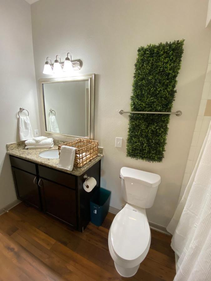 Spacious Galleria Cottage - Self Check In & Free Parking, 4 Beds 2 Bathrooms ฮูสตัน ภายนอก รูปภาพ
