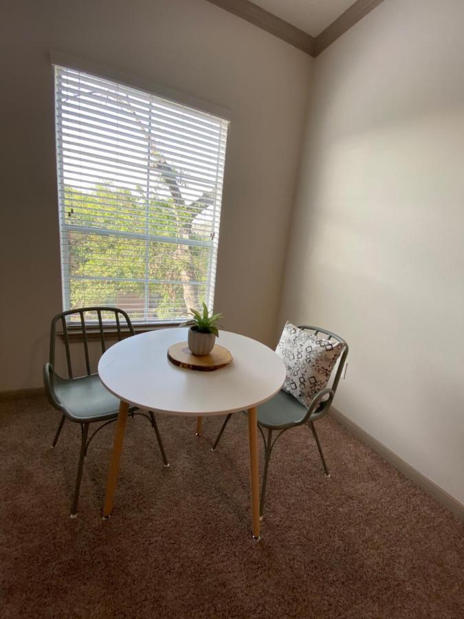 Spacious Galleria Cottage - Self Check In & Free Parking, 4 Beds 2 Bathrooms ฮูสตัน ภายนอก รูปภาพ