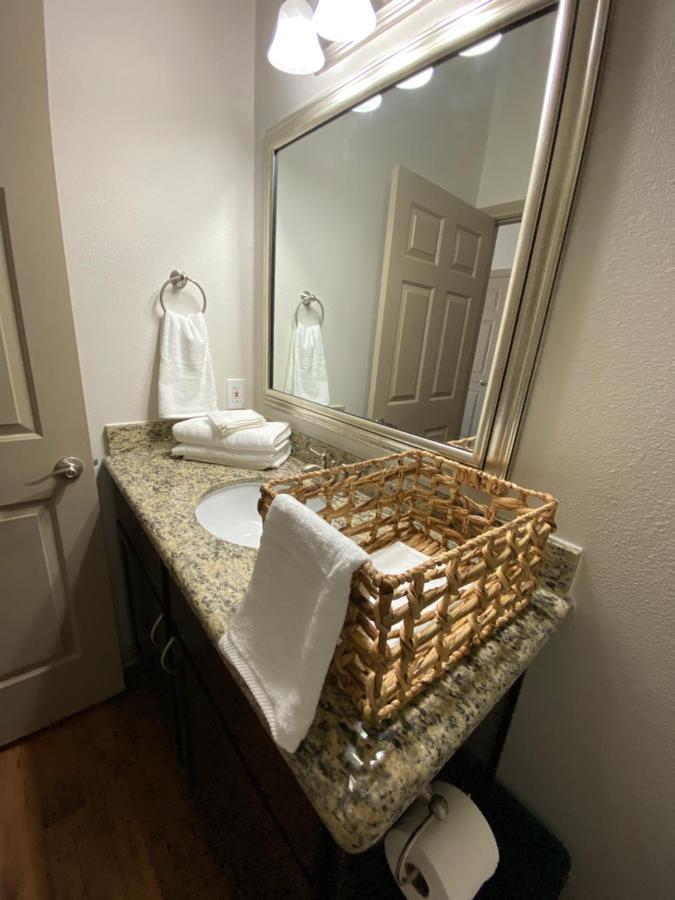 Spacious Galleria Cottage - Self Check In & Free Parking, 4 Beds 2 Bathrooms ฮูสตัน ภายนอก รูปภาพ